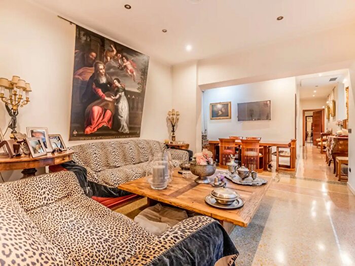 Appartamento quadrilocale in vendita in Via Dardanelli, Roma