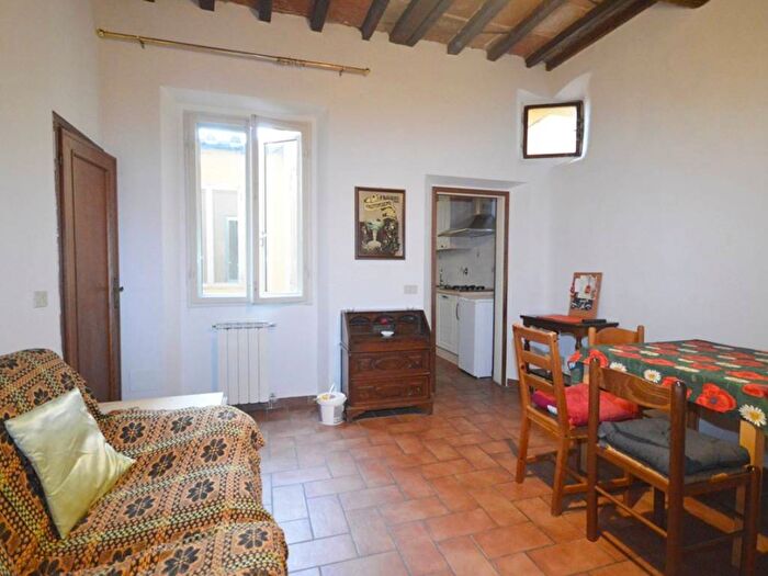 Appartamento trilocale in affitto in Via degli Alfani, Duomo, Firenze