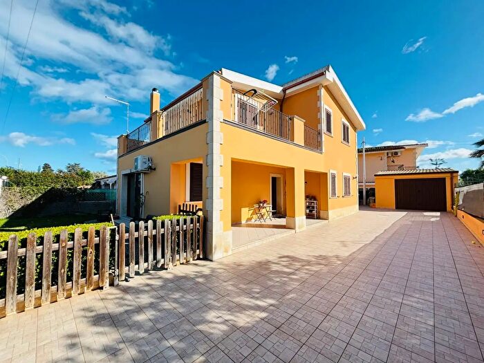 Casa con 6 locali in vendita in Siracusa