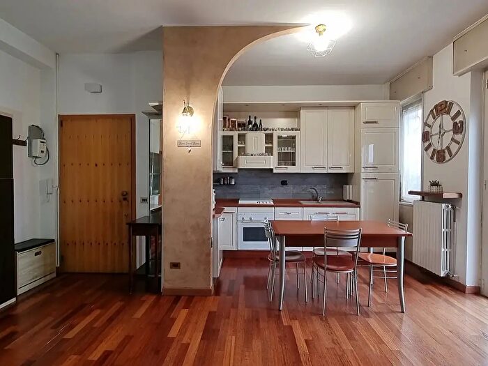 Appartamento trilocale in vendita in Via Offellera, Agrate Brianza