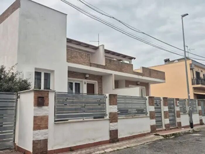 Casa quadrilocale in vendita in Via Arzachena, Roma