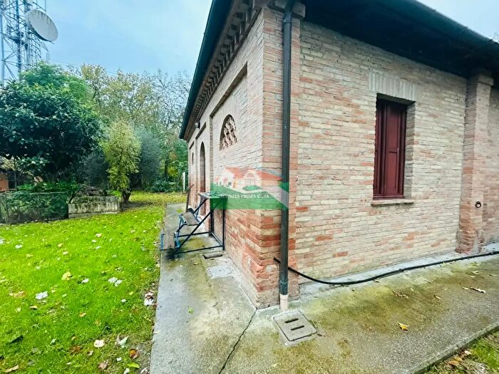 Casa con 8 locali in vendita in Via Petrosa, Ravenna