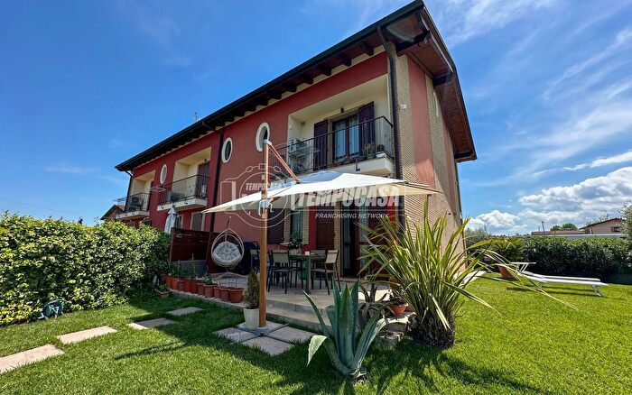 Casa quadrilocale in vendita in Via per Castelvetro C, Vignola