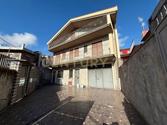 Casa quadrilocale in vendita in Aci Catena