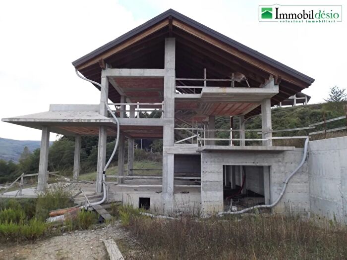 Casa con 10 locali in vendita in Contrada Montocchino Snc Potenza, Potenza