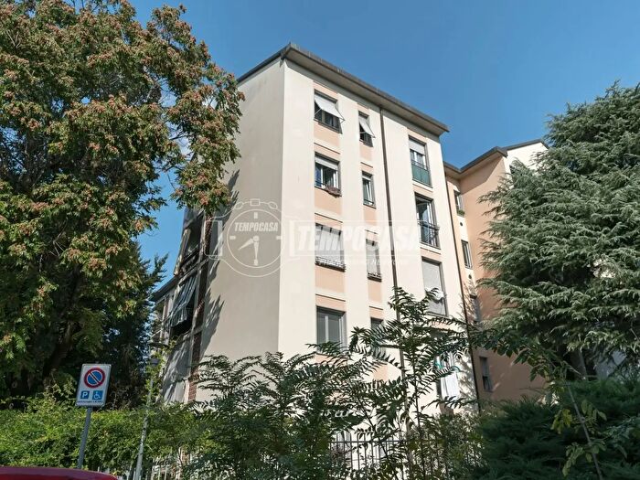 Appartamento trilocale in vendita in Via Demonte, Milano