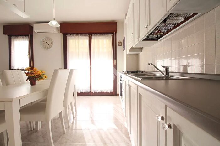 Appartamento con 5 locali in vendita in Via Emilia, Udine