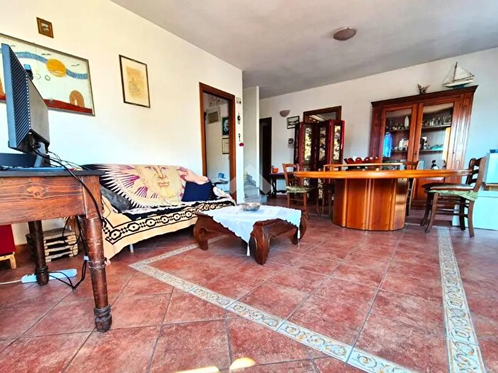 Casa con 6 locali in vendita in Via SArriaxiu, SantAntioco