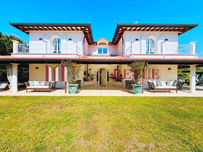 Casa con 6 locali in affitto in Via Giuseppe Viner, Centro, Forte dei Marmi