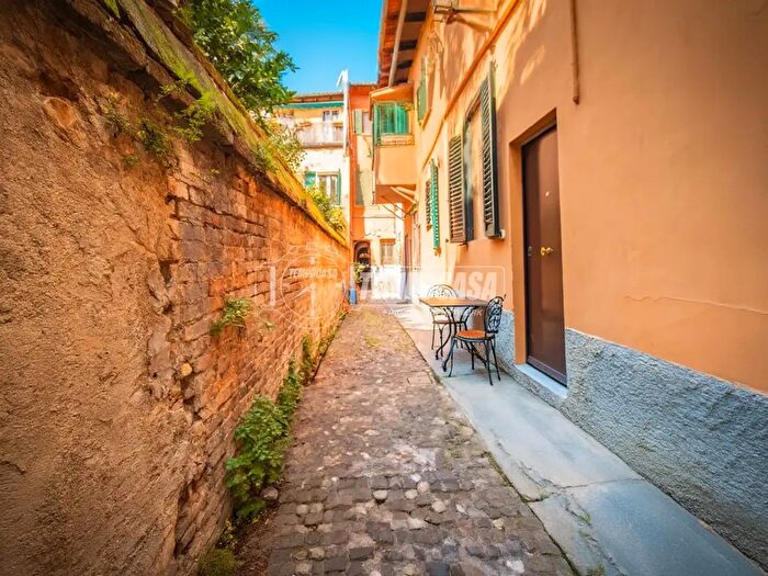 Appartamento trilocale in vendita in Via Broccaindosso, Bologna