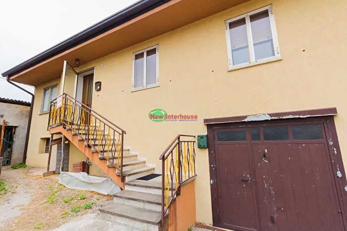 Casa con 7 locali in vendita in Via Villa Travesio, Travesio