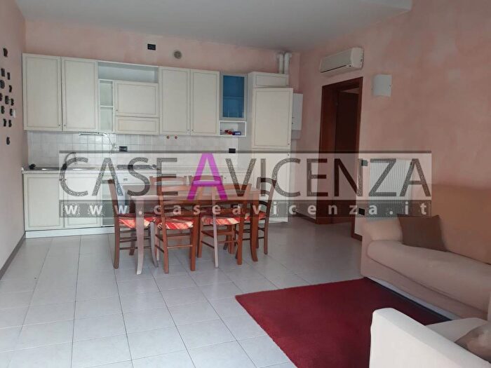 Appartamento bilocale in affitto in via costozza, Centro, Longare