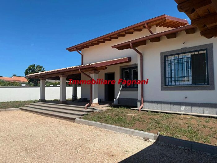 Casa quadrilocale in vendita in Via di CoriLariano, Velletri