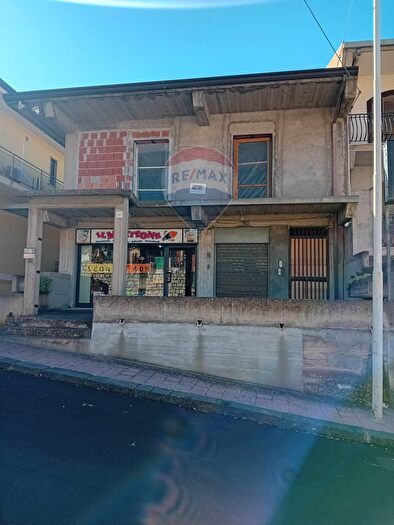 Casa con 12 locali in vendita in Via Trieste, Castel Di Iudica