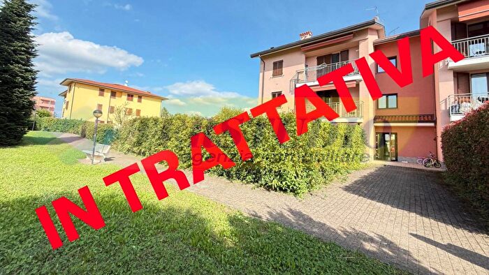 Appartamento trilocale in vendita in Via Vittorio Veneto B, Bonate Sotto