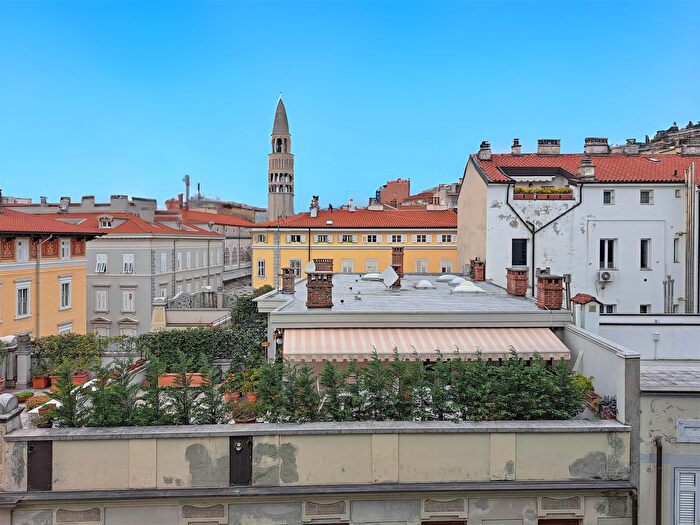 Appartamento quadrilocale in vendita in Trieste