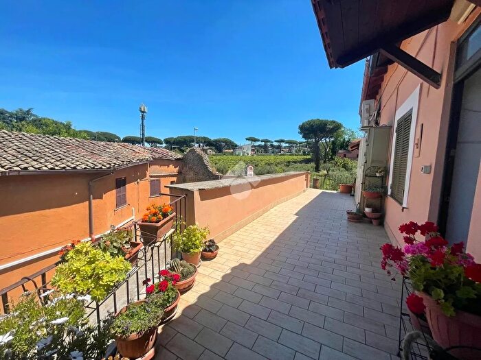 Appartamento bilocale in vendita in Via dei Ceraseti, Marino