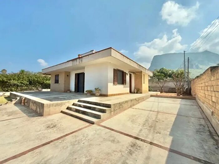 Casa con 6 locali in vendita in Via delle Ginestre Snc, Terrasini