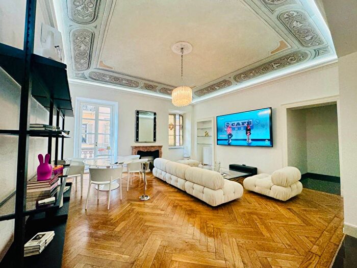 Appartamento con 5 locali in affitto in Via della Rocca, Torino