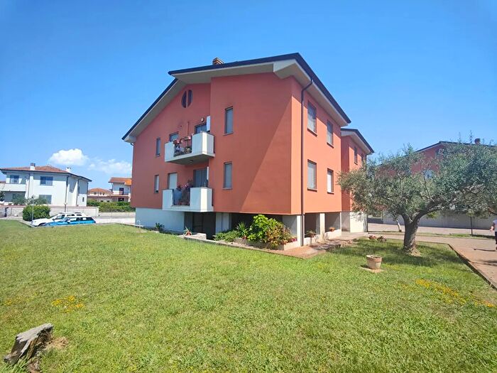 Appartamento con 5 locali in vendita in Via Livornese, Pisa