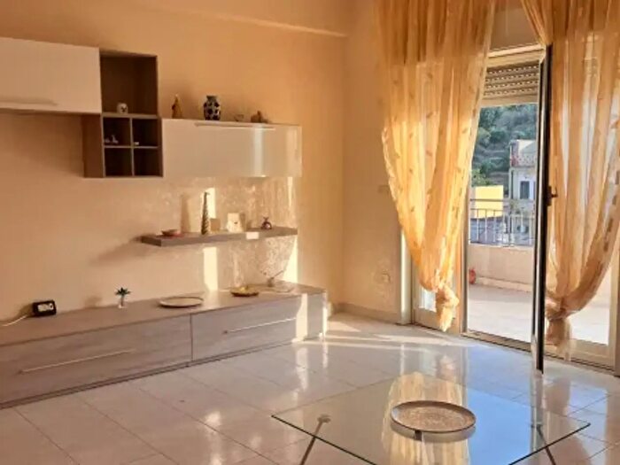 Appartamento quadrilocale in vendita in Via Sparagonà, Santa Teresa Di Riva