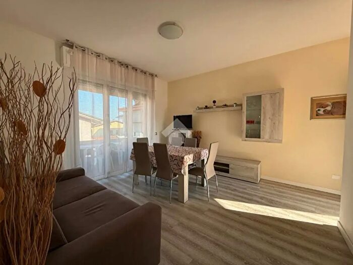 Appartamento trilocale in vendita in Desenzano Del Garda