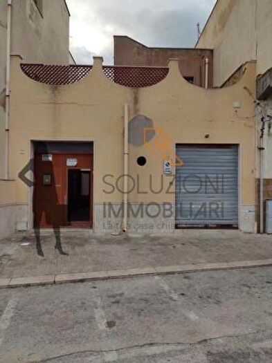Appartamento con 6 locali in vendita in Via Lungomare, Valderice