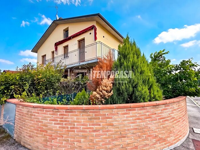Appartamento bilocale in vendita in Via Brenta, Cento