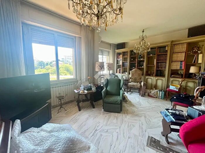 Appartamento quadrilocale in vendita in Via Giuseppe Fasce, Genova