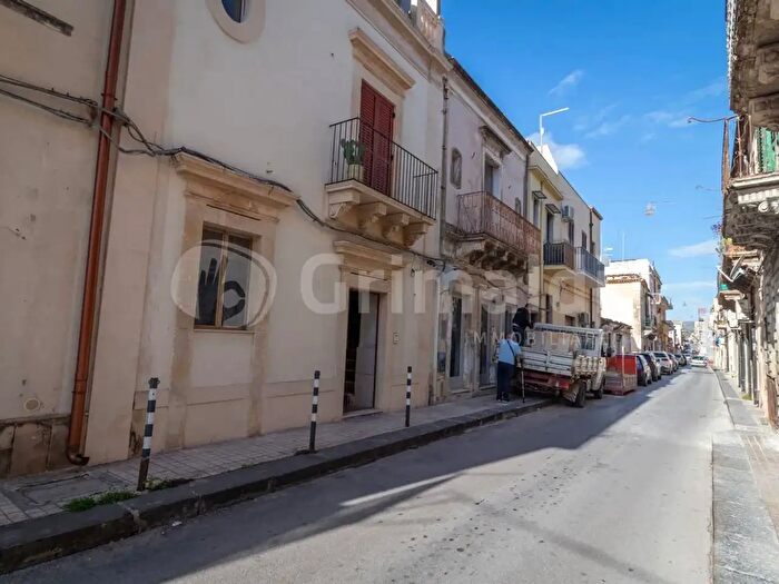 Casa quadrilocale in vendita in Via Aurispa, Noto