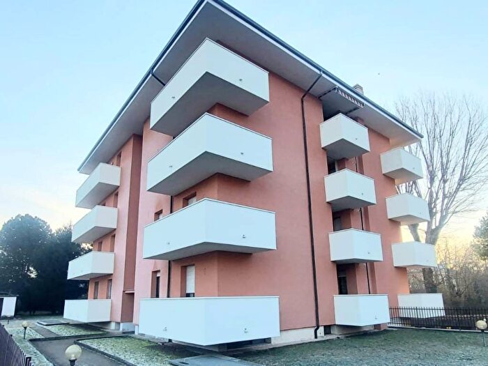 Appartamento trilocale in affitto in Via Alessandro Volta, Saronno