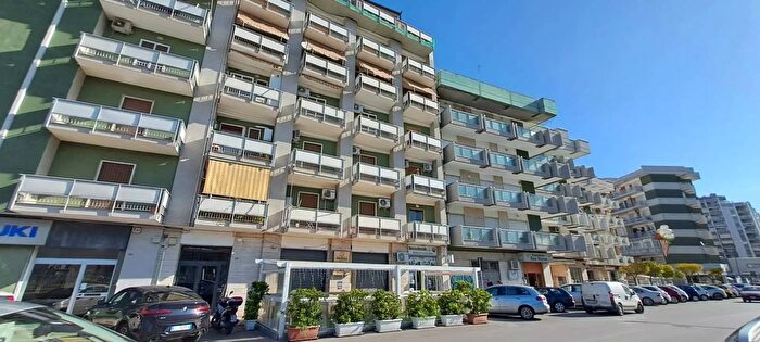 Appartamento trilocale in vendita in Via Alto Adige Tre Carrare Taranto Taranto, Taranto