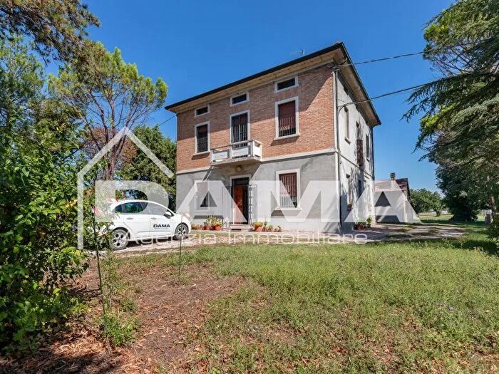 Casa con 17 locali in vendita in Viale Bologna, Forli'