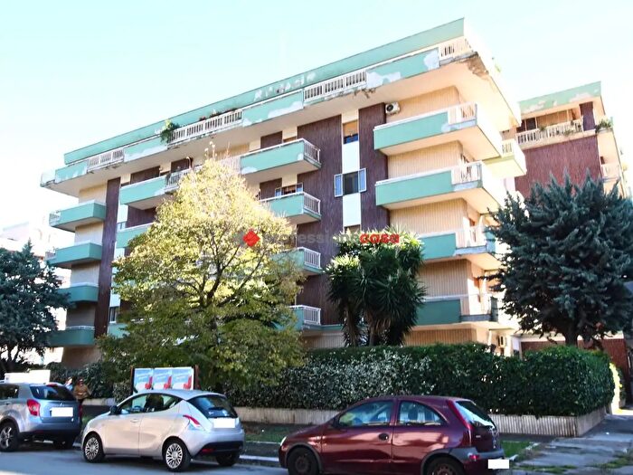 Appartamento con 5 locali in vendita in Via Silvio Pellico, Foggia
