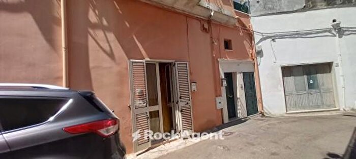 Casa con 6 locali in vendita in Via Giacosa, Cutrofiano