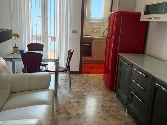 Appartamento bilocale in affitto in Via Costanza, Milano