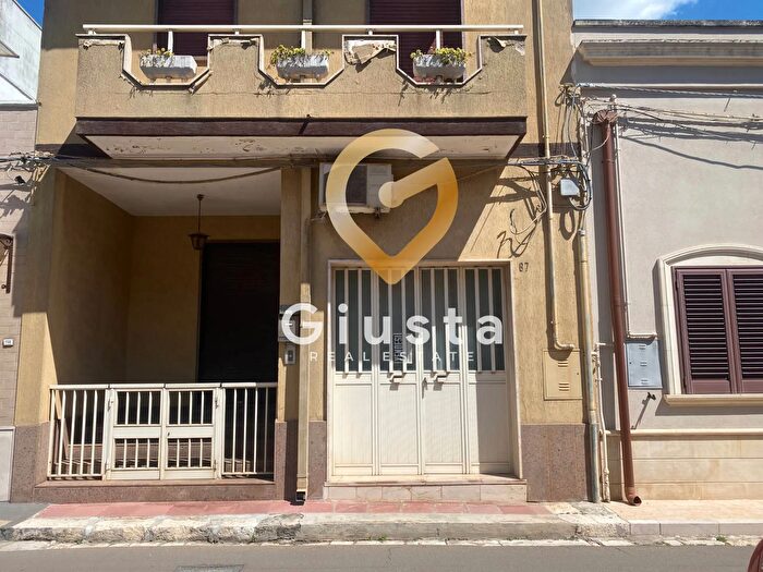 Casa quadrilocale in vendita in Via Cristoforo Colombo, San Pietro Vernotico