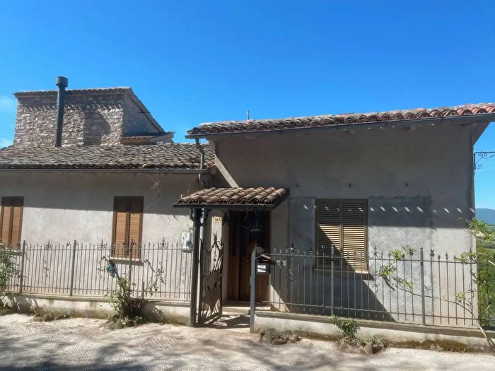 Casa con 10 locali in vendita in Vallemontagnana a, Fabriano