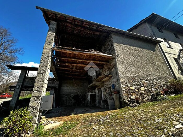 Casa bilocale in vendita in Via Bizzanelli, Colico