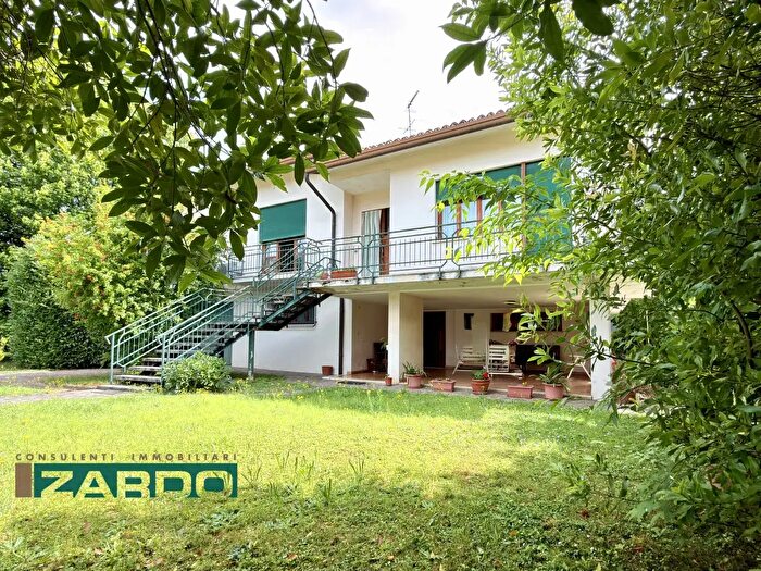 Casa con 6 locali in vendita in Castello Di Godego