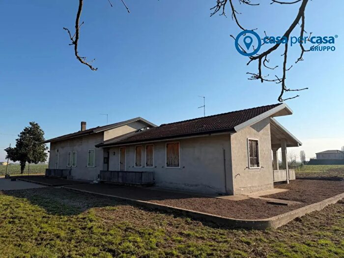 Casa quadrilocale in vendita in Via Isolella, Cerea