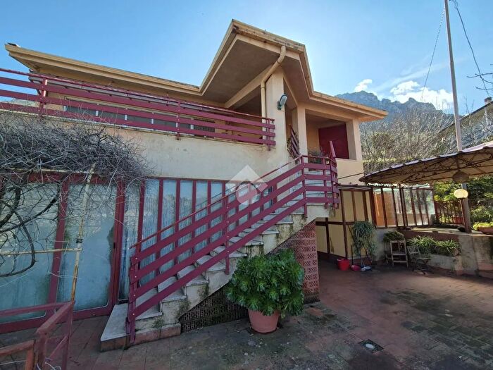 Casa con 5 locali in vendita in Via Piana degli Albanesi, Monreale