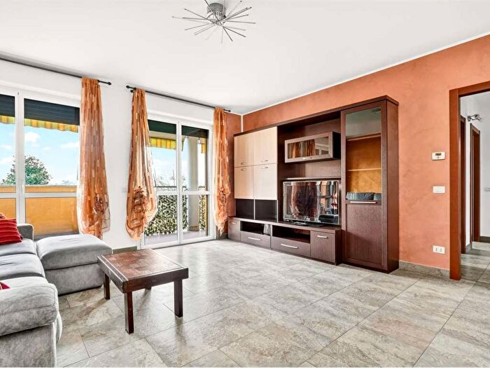 Appartamento trilocale in affitto in via san martino, San Martino Ghisolfa, Rho