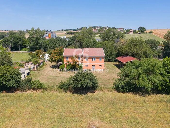 Casa con 5 locali in vendita in Via Contrada Sant'Agostino Snc, Recanati