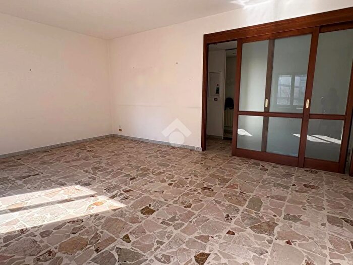 Appartamento trilocale in vendita in Viale Guglielmo Marconi, Cosenza