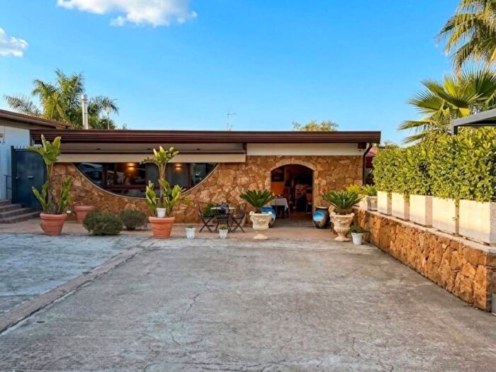 Casa con 6 locali in affitto in VIA FLORIDIA, San Giuliano, Melilli