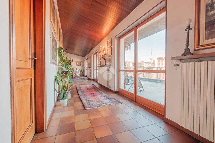 Appartamento con 5 locali in vendita in Via Borgo Palazzo, Bergamo