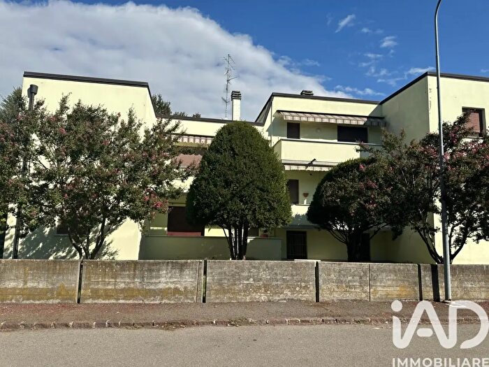 Appartamento trilocale in vendita in Via Beato Angelico, Novi Di Modena