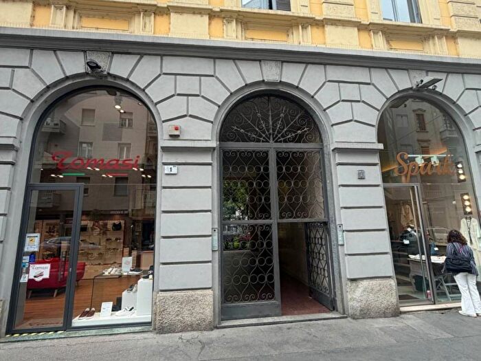 Appartamento trilocale in affitto in Corso Genova, Milano