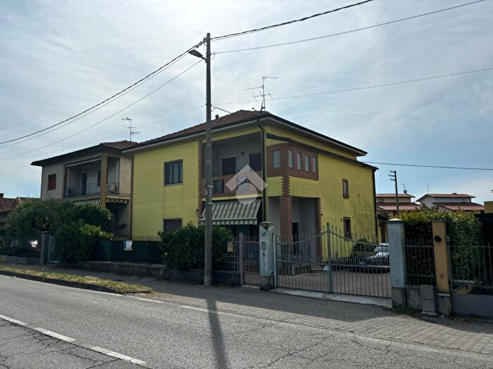 Casa con 6 locali in vendita in Via Tenente Giovanni Adami, Arzago DAdda
